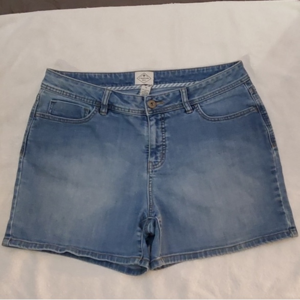 St. John’s Bay Light-wash Jean shorts